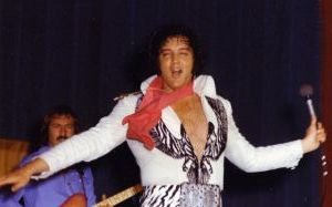 Elvis Presley 1975.jpg